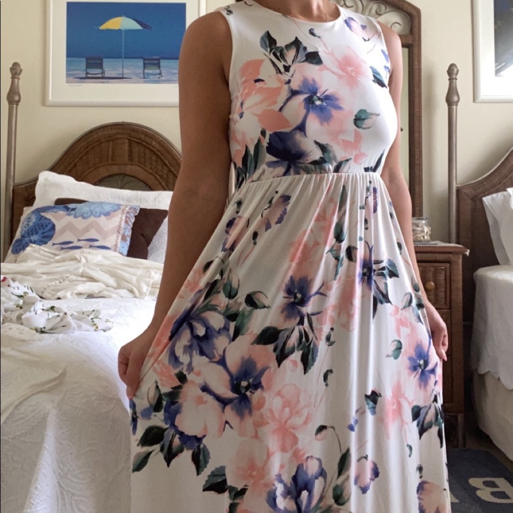 Long floral dress with pockets